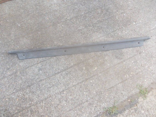 Suzuki Swift 3 ajtós sötét küszöbburkolat 1989-2000