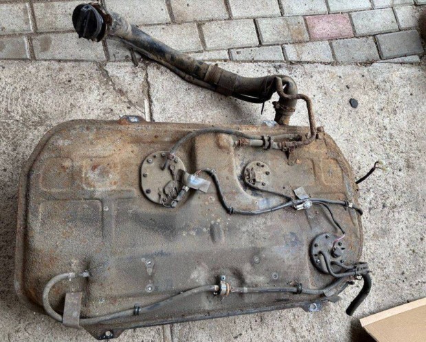 Suzuki Swift 4x4 Subaru Justy 4wd tank + ac pumpa