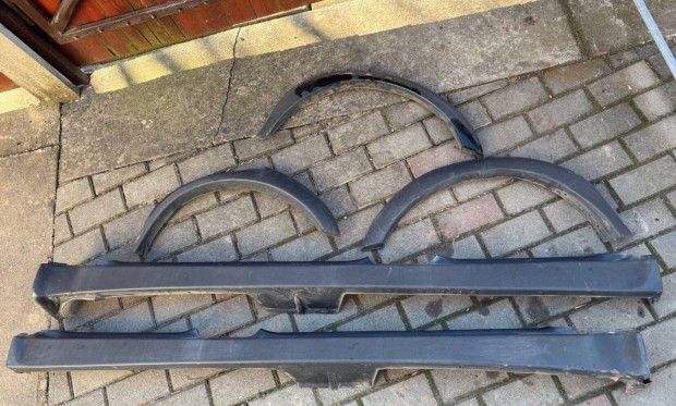 Suzuki Swift 5 ajtós gyári szélesítés küszöbspoiler