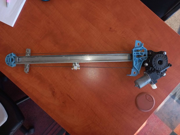 Suzuki Swift 8346052R00/ Jobb Első Ablakemelő Szerkezet (Elektromos)