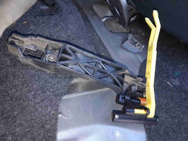 Suzuki Swift III 04-10 Bal Hts Kls Ajtkilincs Szerkezet