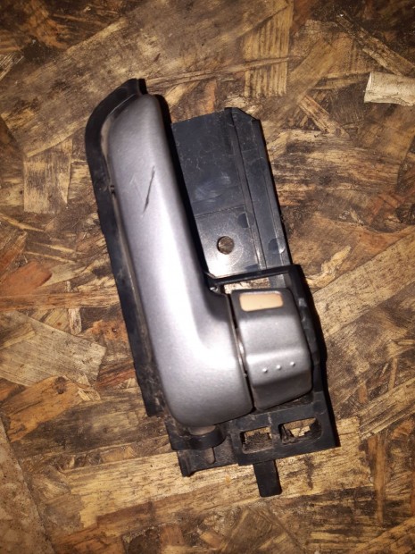 Suzuki Swift III 04-10 Jobb Első Belső Ajtókilincs
