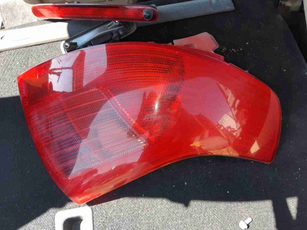 Suzuki Swift III 04-10 Jobb Hts Lmpabra