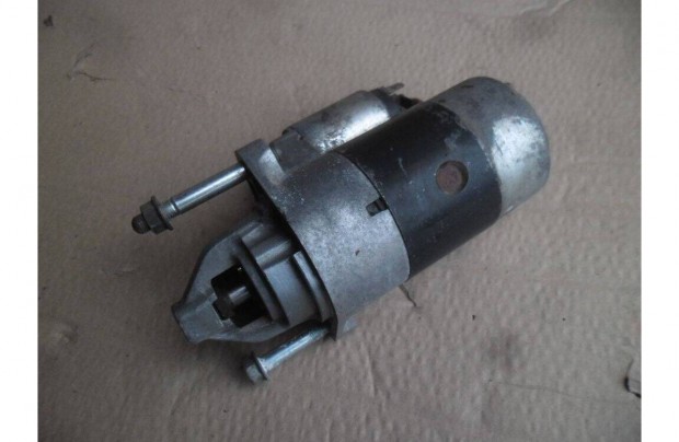 Suzuki Swift III 05-10 /31100-86G0