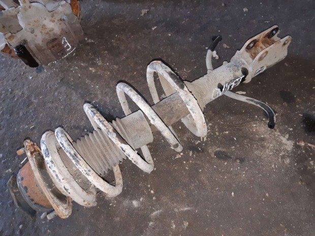 Suzuki Swift II 92-03 Jobb Els� Leng�scsillap�t� + Rug�