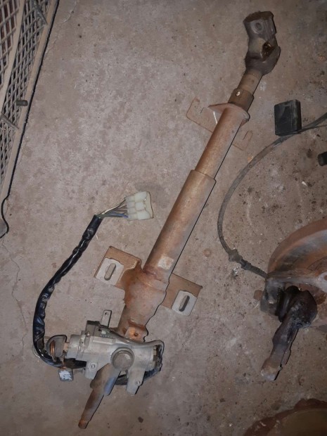 Suzuki Swift II 92-03 Korm�nyoszlop + Korm�nykard�n + Gy�jt�skapcsol�