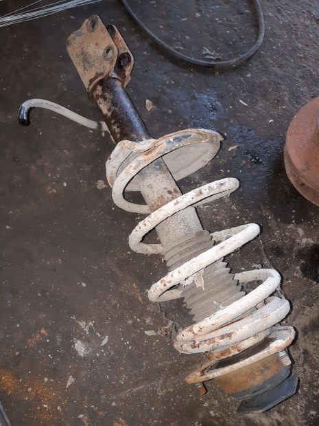 Suzuki Swift II 92-96 Bal Els� Leng�scsillap�t� + Rug�