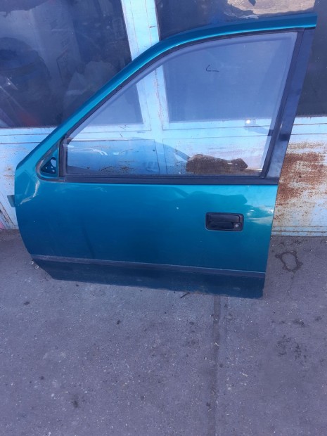 Suzuki Swift II 96-03 Bal Első Ajtó