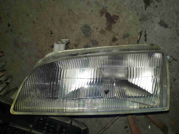 Suzuki Swift II 96-03 Bal Első Lámpa / Fényszóró
