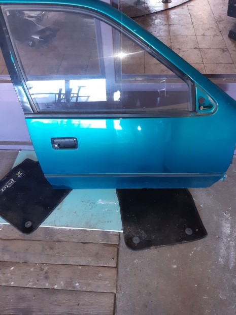Suzuki Swift II 96-03 Jobb Első Ajtó