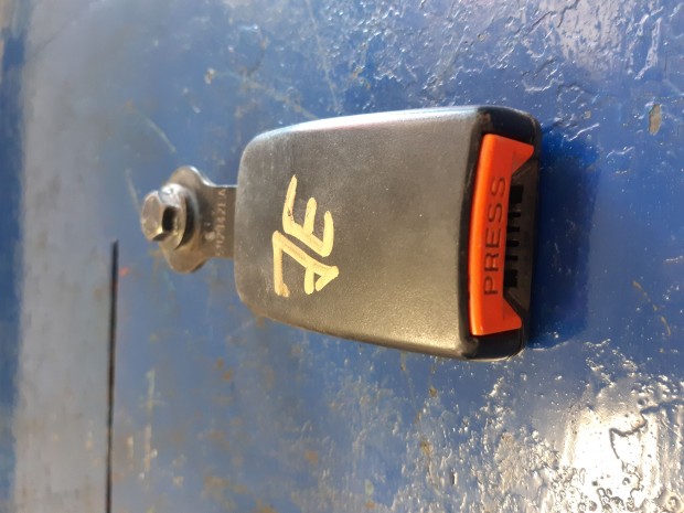 Suzuki Swift II 96-03 Jobb Els� Biztons�gi �v Csatlakoz�