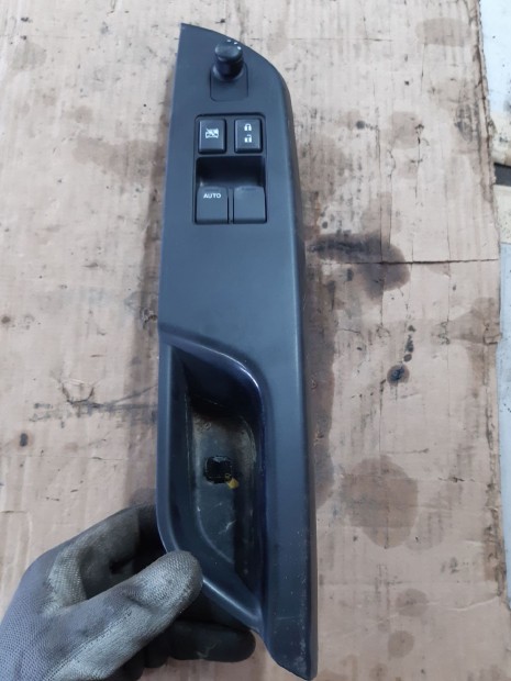 Suzuki Swift IV 10-17 Bal Első Ablakemelő Kapcsoló