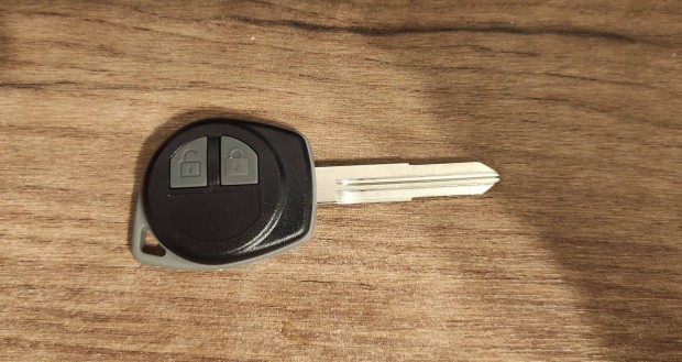 Suzuki Swift SX4 kulcs tollsz�rral Chip n�lk�l
