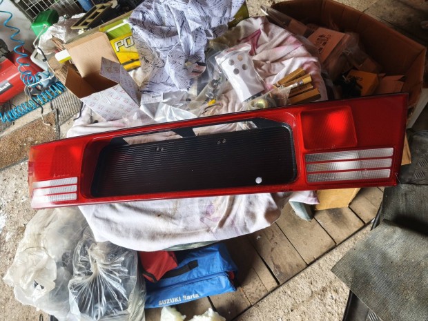 Suzuki Swift Sedan csomagt�r prizma l�mpa 