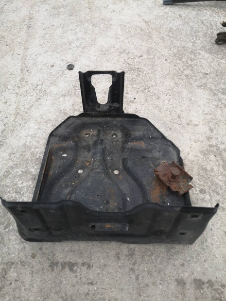 Suzuki Swift Sport 2007 akkumul�tor konzol, akksit�lca