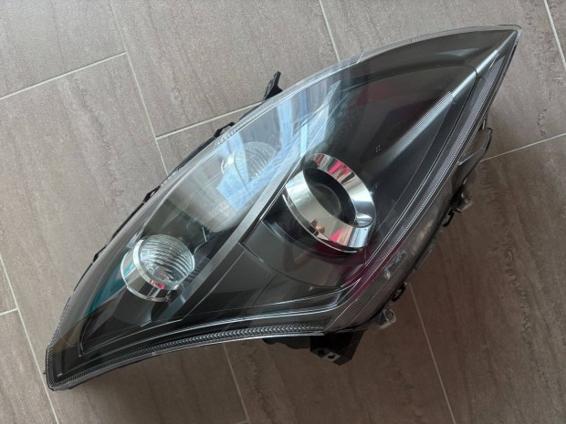 Suzuki Swift Xenon fényszóró (fényforrás és trafó nélkül)