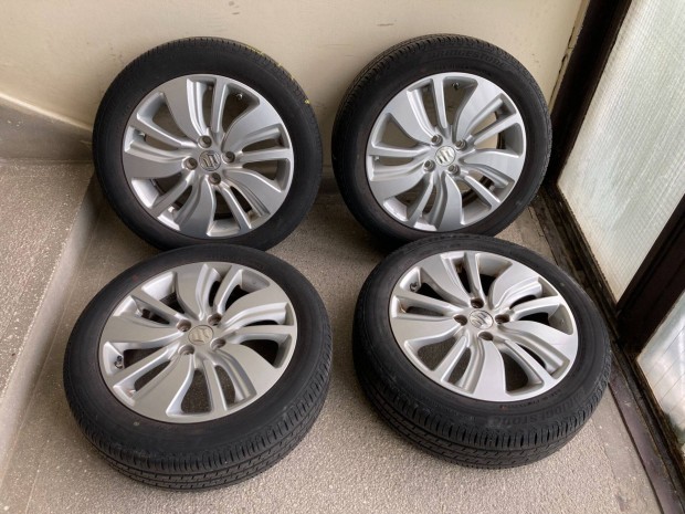 Suzuki Swift (2017- ) gyári 16" alufelni szett Bridgestone gumival