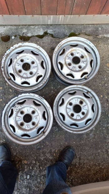 Suzuki Swift (92-03-ig) lemezfelni garnit�ra elad�