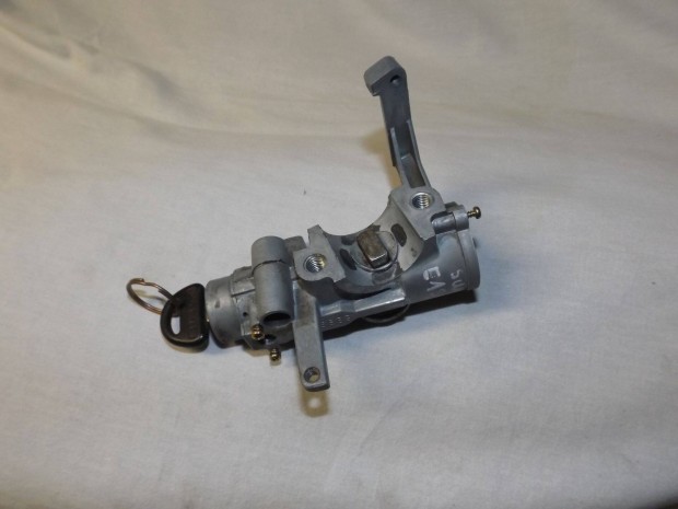 Suzuki Swift / Geo Metro gyjtskapcsol kulccsal