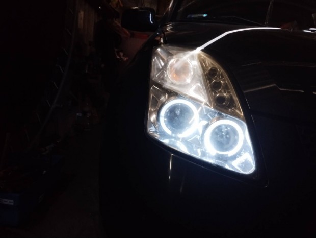 Suzuki Swift angrl eyes lámpa