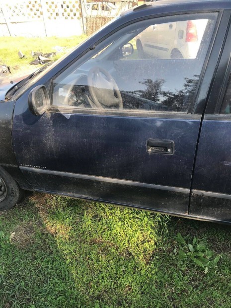 Suzuki Swift bal els ajt elad sttkk sznben