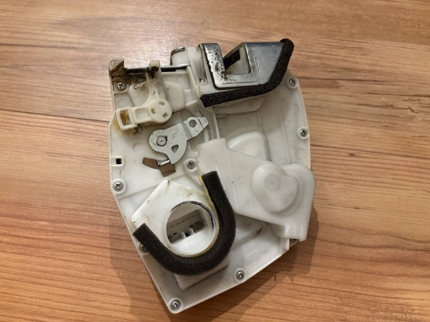 Suzuki Swift bal h�ts� centr�lz�r