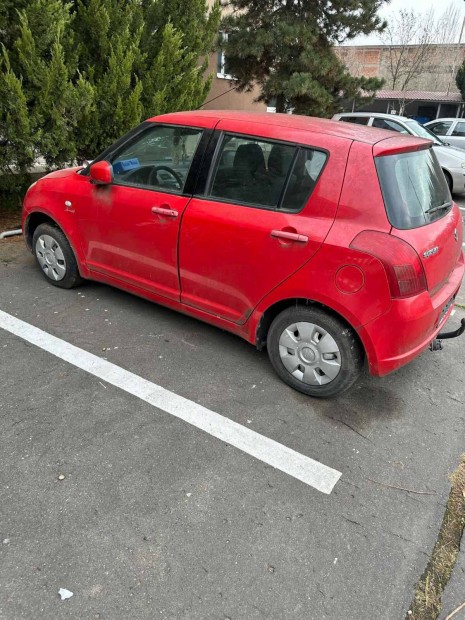 Suzuki Swift bontott alkatr�szek