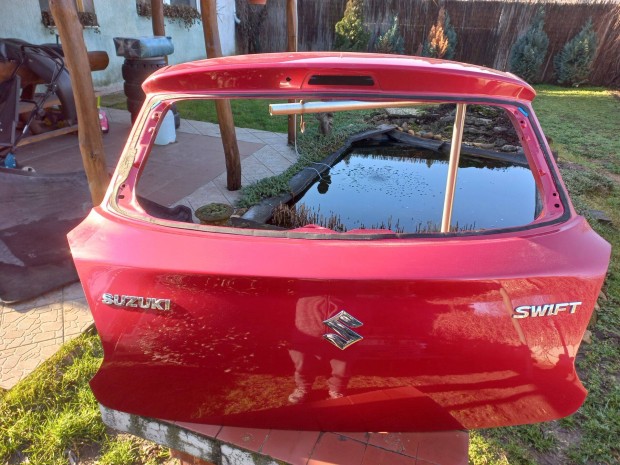 Suzuki Swift csomagtér ajtó 2015-től
