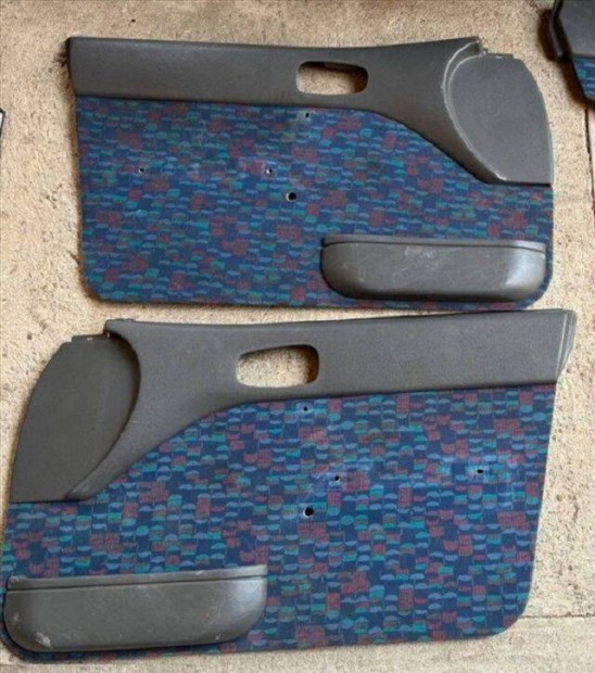 Suzuki Swift első elektromos ablakos ajtókárpit pár bal jobb