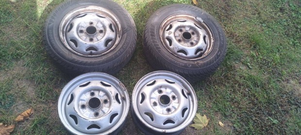 Suzuki Swift felni , téli gumi 155/70 r13