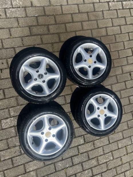Suzuki Swift felni nyri gumival. 