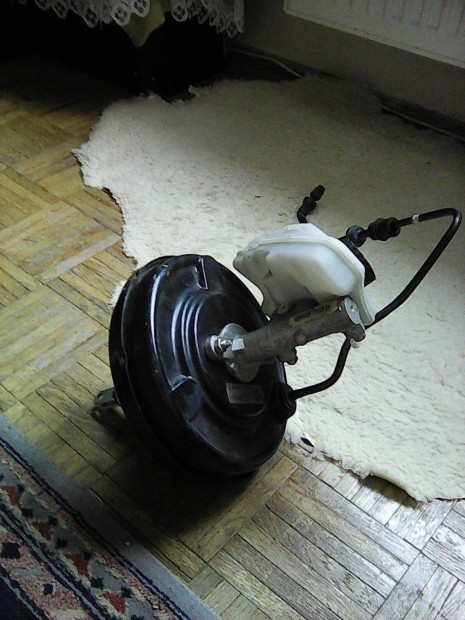 Suzuki Swift f�f�khenger szerv� dobbal �s f�k olajtart�lyal