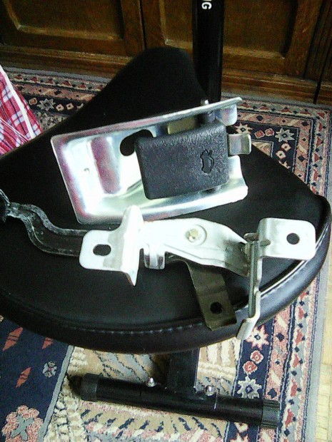 Suzuki Swift h�ts� csomagt�r �s g�ph�z tet� nyit�kar