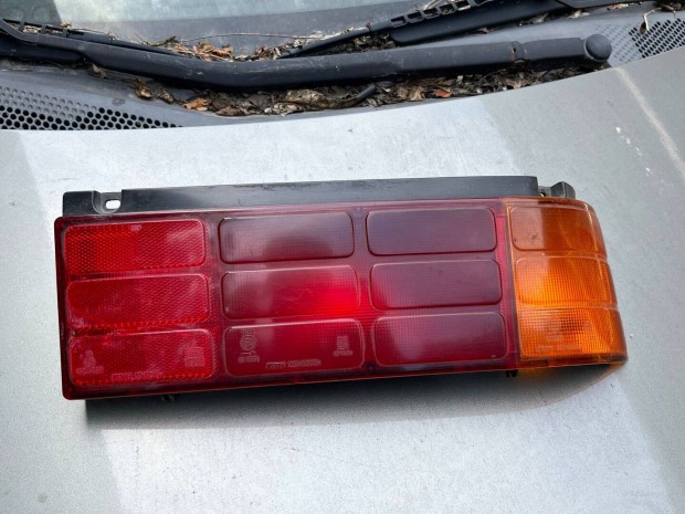 Suzuki Swift hátsó lámpa kis hibával