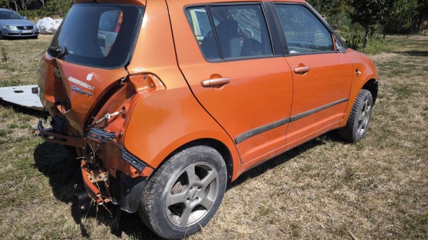 Suzuki Swift jobb els ajt 2005- Zcm kd 