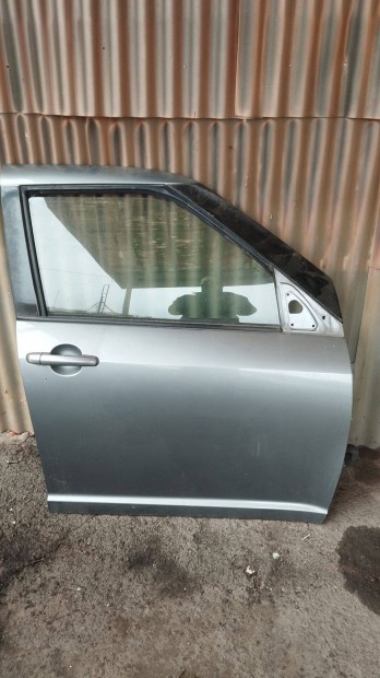 Suzuki Swift jobb els� ajt�
