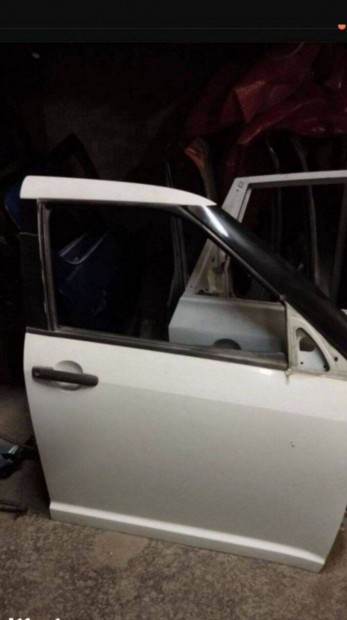 Suzuki Swift jobb első ajtó