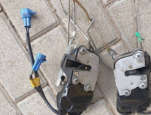 Suzuki Swift jobb els hts kzponti zr zrszerkezet