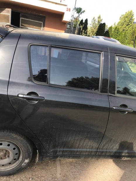 Suzuki Swift jobb hátsó ajtó fekete színben