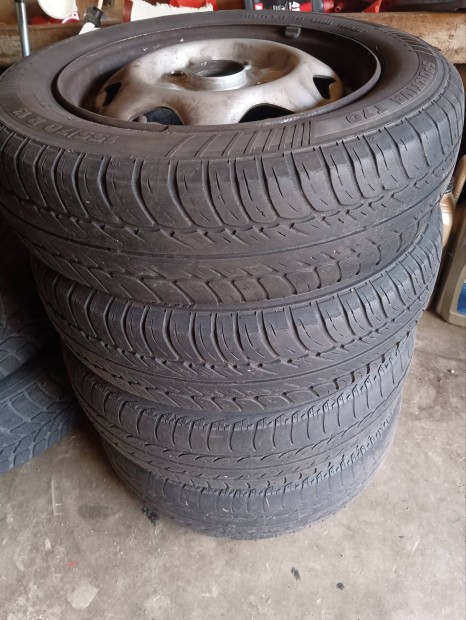 Suzuki Swift ker�k garnit�ra elad�. 