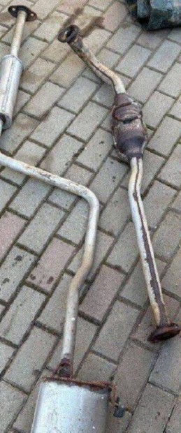 Suzuki Swift kipufogó rendszer első rész katalizátor