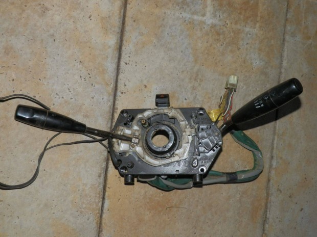 Suzuki Swift korm�ny kapcsol� blokk