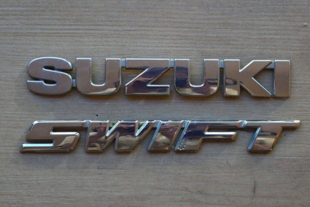 Suzuki Swift króm emblémák