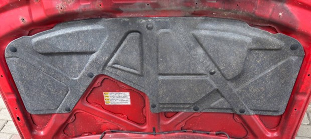Suzuki Swift motorháztető szigetelés