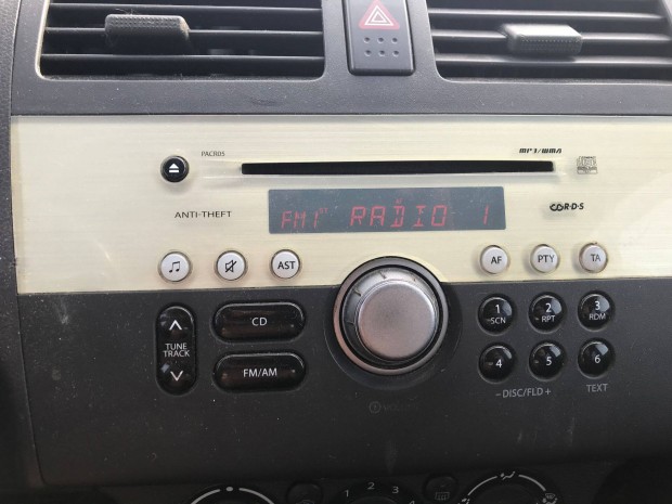 Suzuki Swift rádió CD MP3