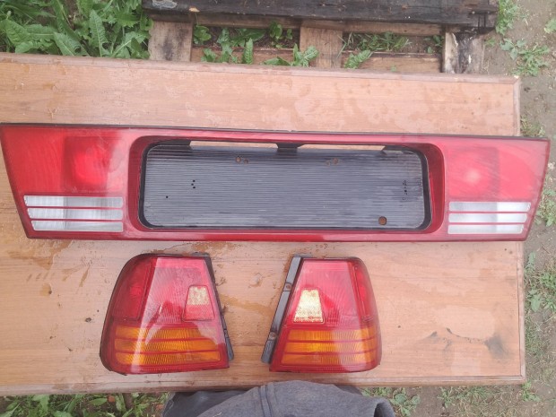Suzuki Swift sedan hátsó lámpa pár