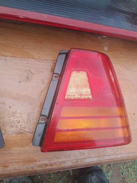 Suzuki Swift sedan hátsó lámpa pár
