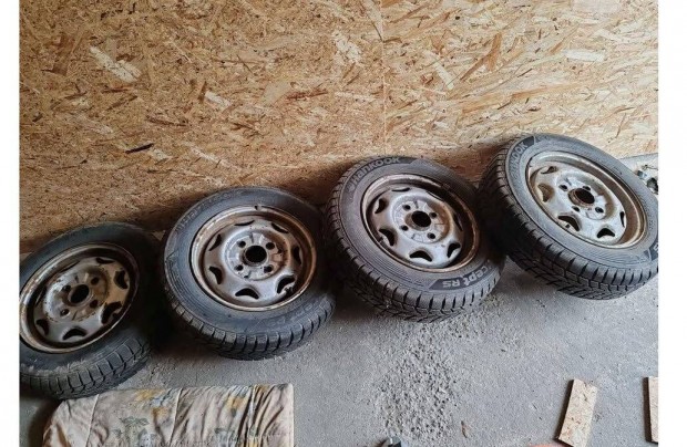 Suzuki Swift téli lemezfelni garnitúra téli gumikkal