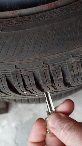Suzuki Swift tli szett lemezfelnin