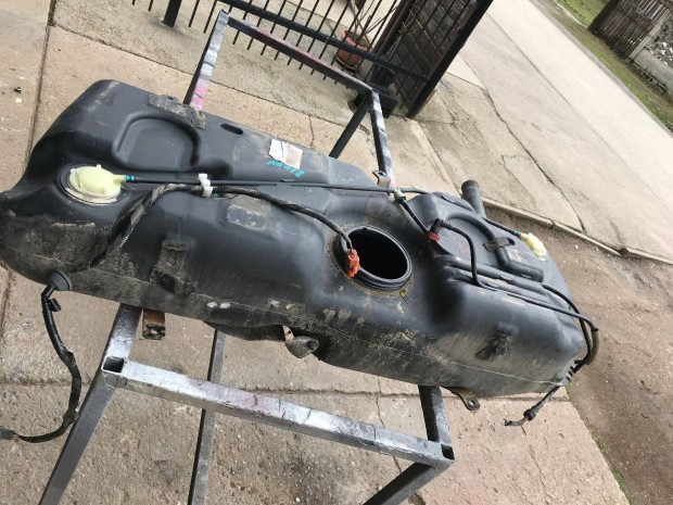 Suzuki Swift üzemanyagtank eladó